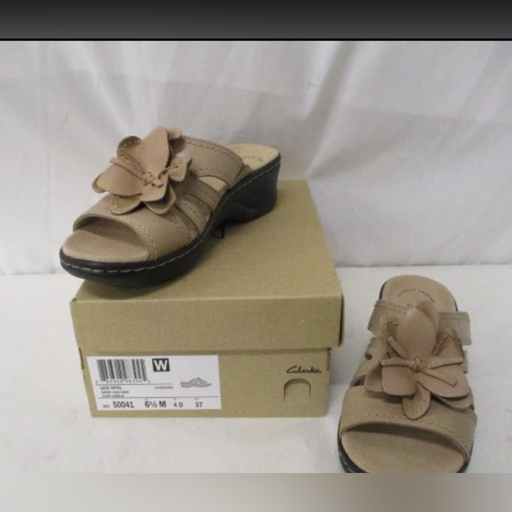 New IOB Clarks Lexi Opal Cuir Sable Leather Open Slide Sandals Size 6 1/2 M